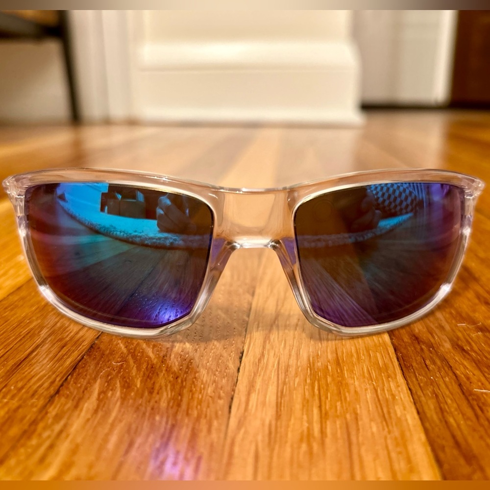 💙👓 OAKLEY 👓💙
OO9449 Gibston. Polished clear with Prizm Sapphire.